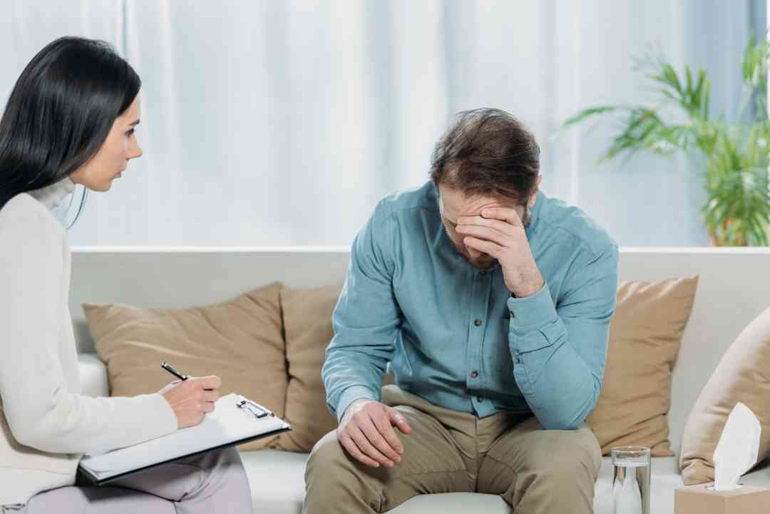 hypnotherapy for confidence, a distressed man
