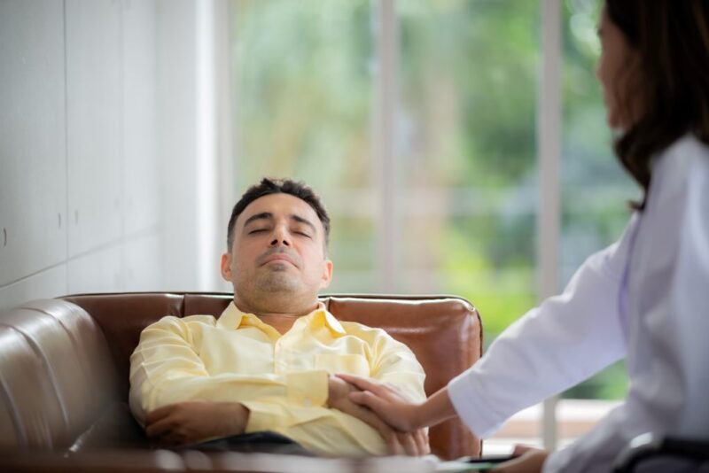 benefits of hypnotherapy, a man undergoing hypnosis
